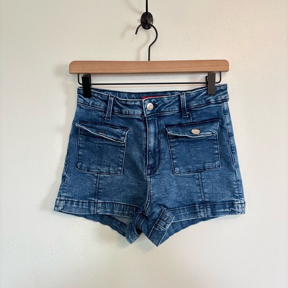 Guess high waisted shirt with 70’s style pinup pockets size 27